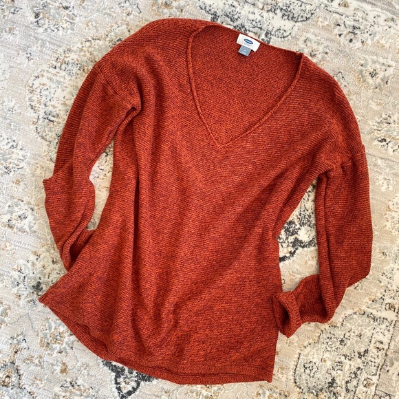 Old Navy Sweaters - Old Navy v-neck tunic sweater